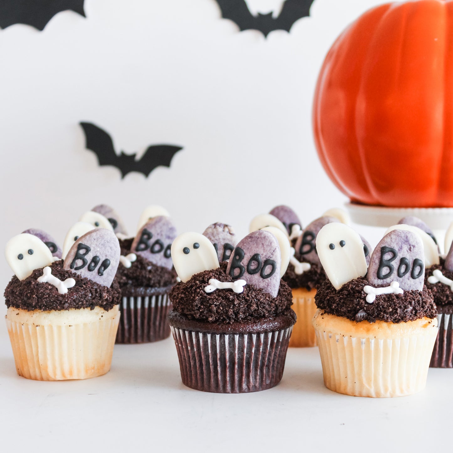 6 Graveyard Cupcakes