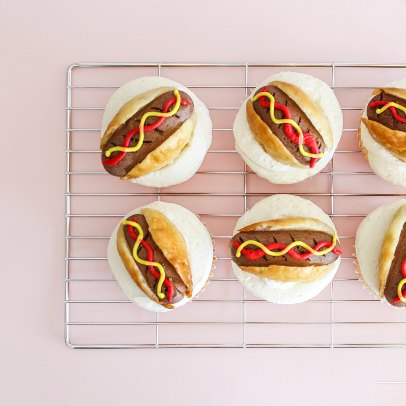6 Hot Dog Cupcakes