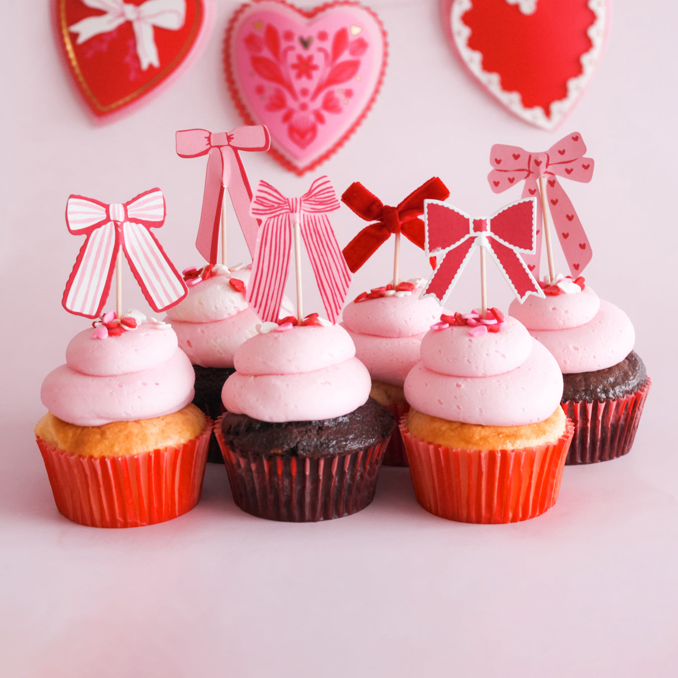 6 Bow Cupcakes