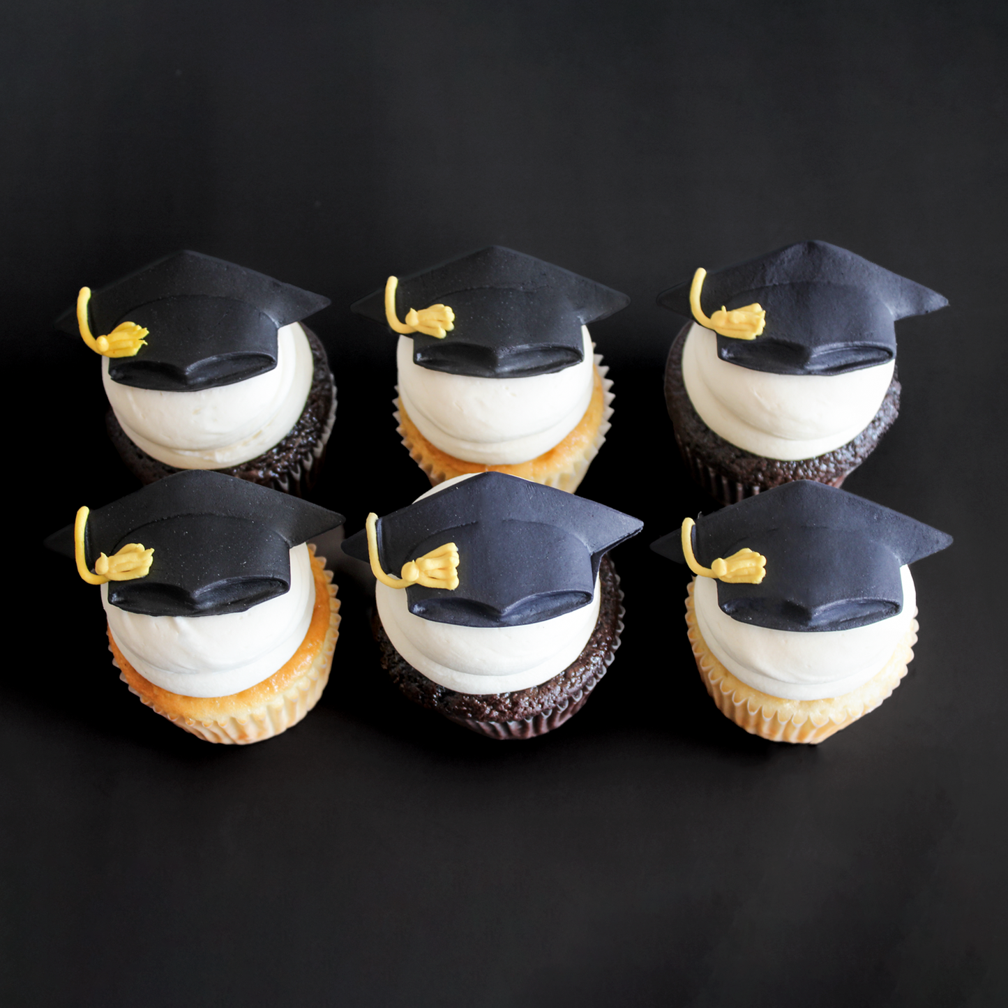 6 Grad Cap Cupcakes