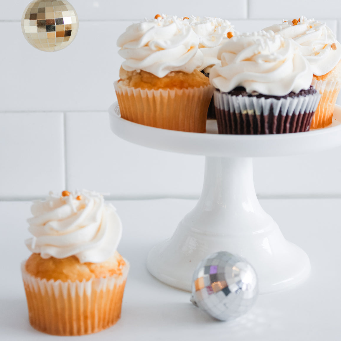 6 Mini NYE Chocolate and Vanilla Cupcakes