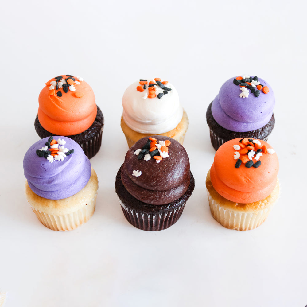 6 Mini Halloween Chocolate and Vanilla Cupcakes