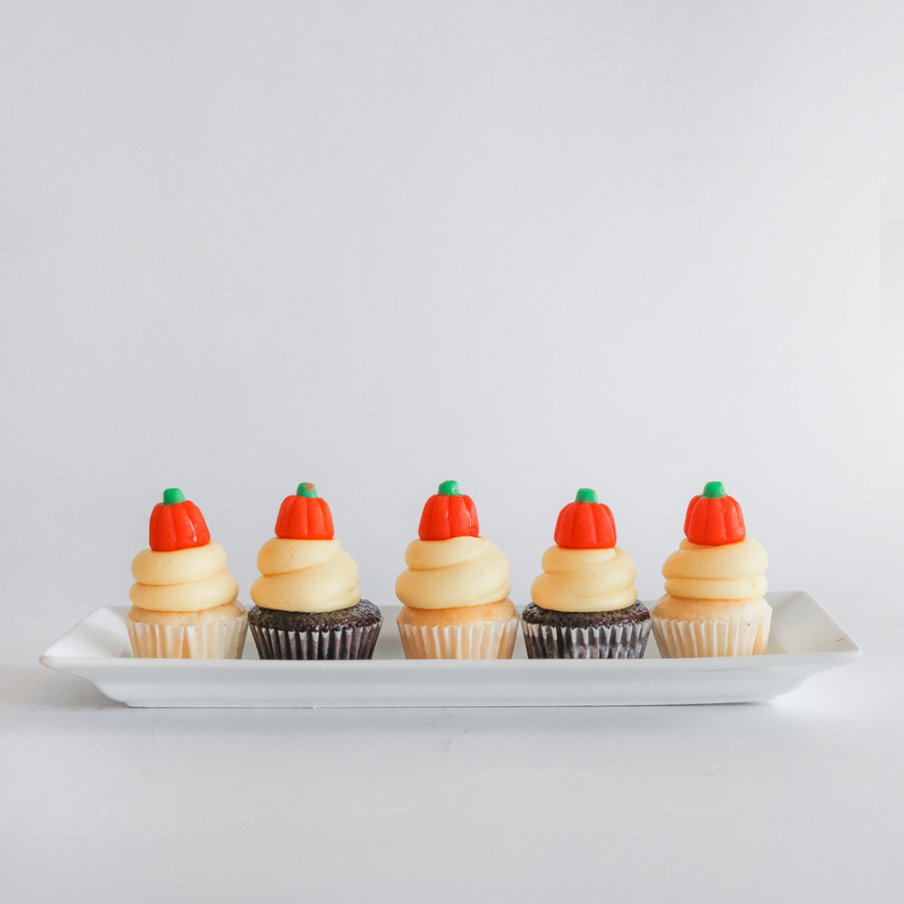 6 Mini Pumpkin Cupcakes