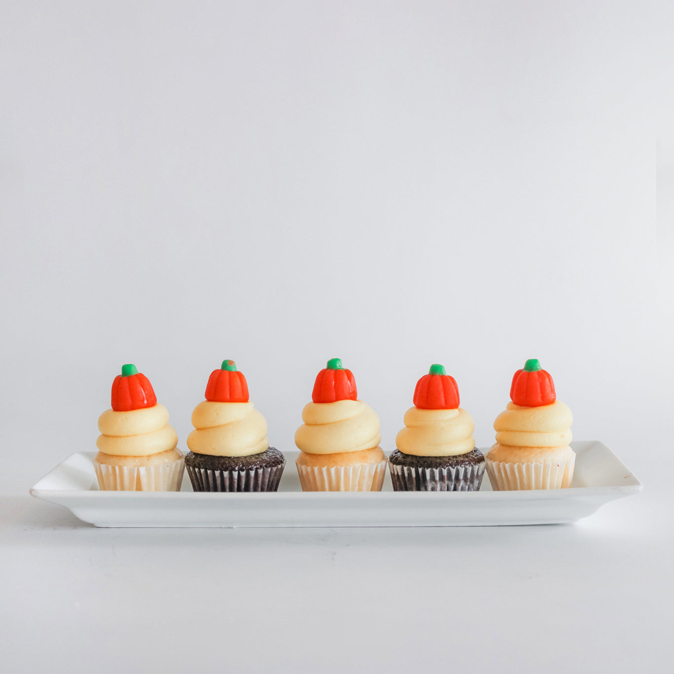 6 Mini Pumpkin Cupcakes